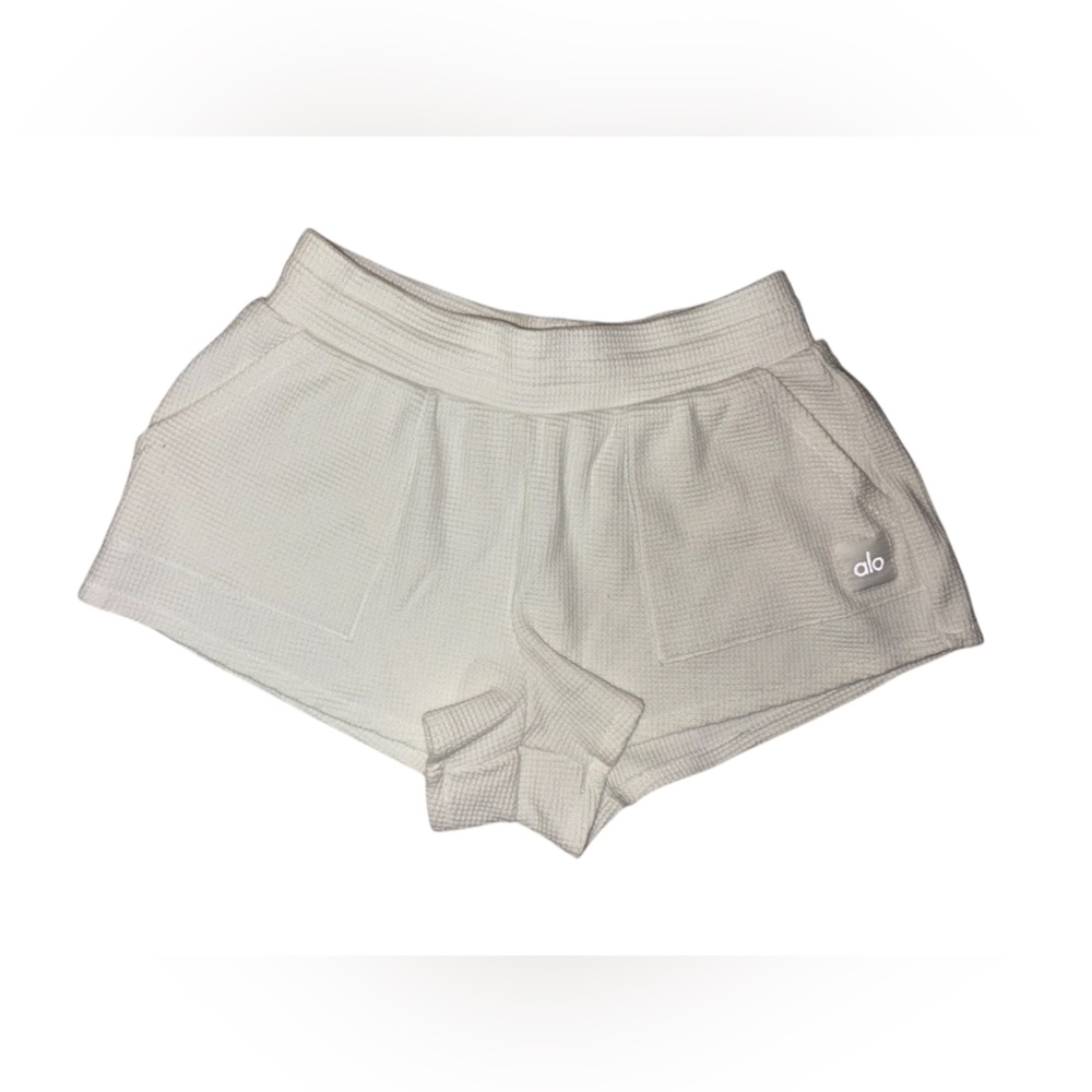 ALO Yoga 2 Piece Set Weekend Escape High Waist Shorts & Mock Neck Size M - Picture 3 of 4